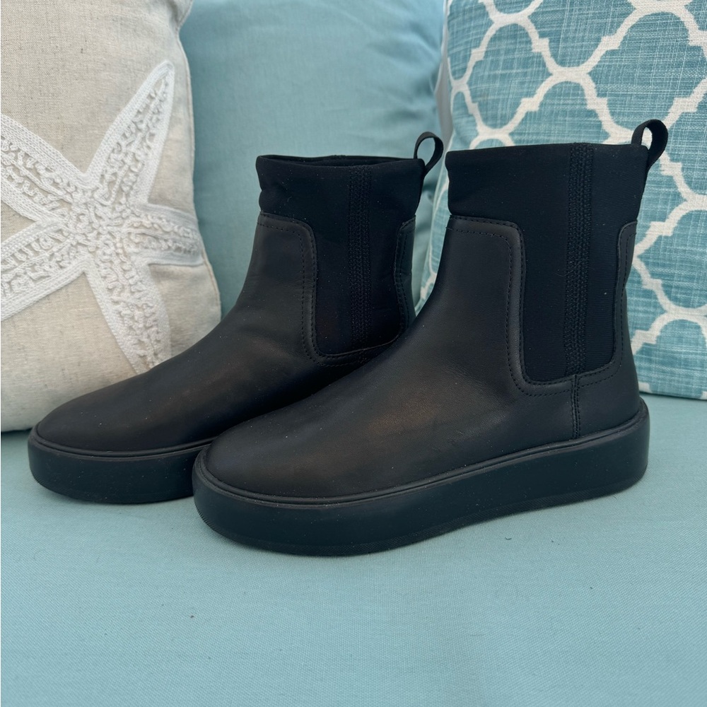 Greats eagerly neoprene Chelsea black ankle boots booties US 7.5 Eu 37.5
